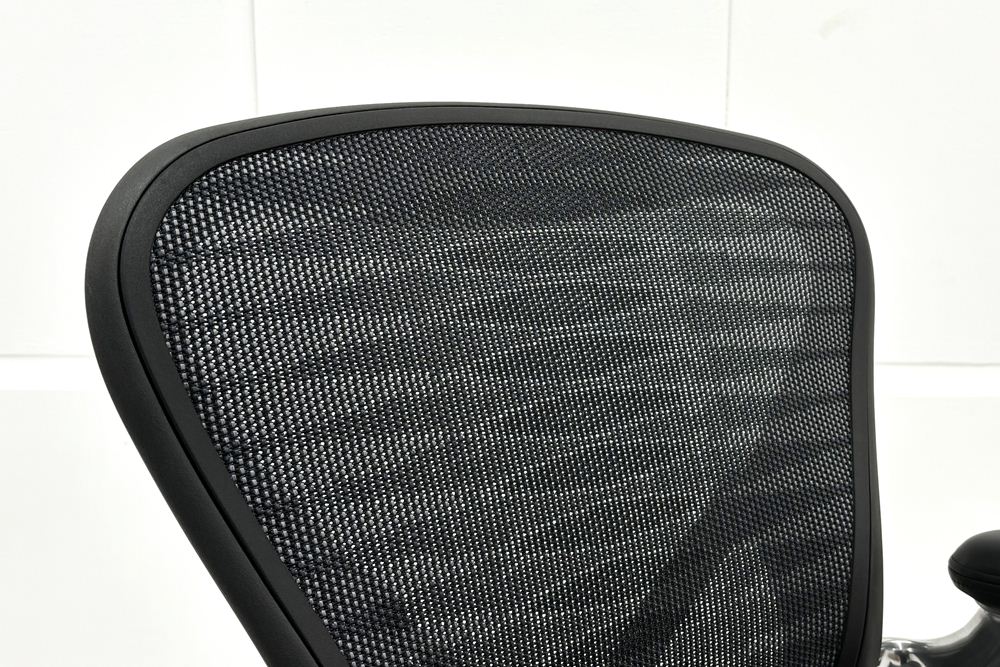 【ポリッシュ脚ピカピカ磨き有！】アーロンチェア 中古 Bサイズ フル装備 タキシードメッシュ ハーマンミラー 肘レバー アルミ脚 レザーアーム Herman Miller Aeron Chairの画像