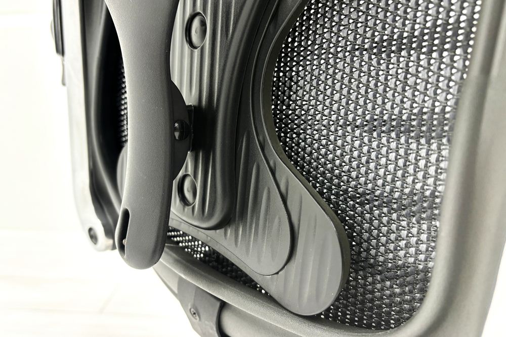 【ポリッシュ脚ピカピカ磨き有！】アーロンチェア 中古 Bサイズ フル装備 タキシードメッシュ ハーマンミラー 肘レバー アルミ脚 レザーアーム Herman Miller Aeron Chairの画像