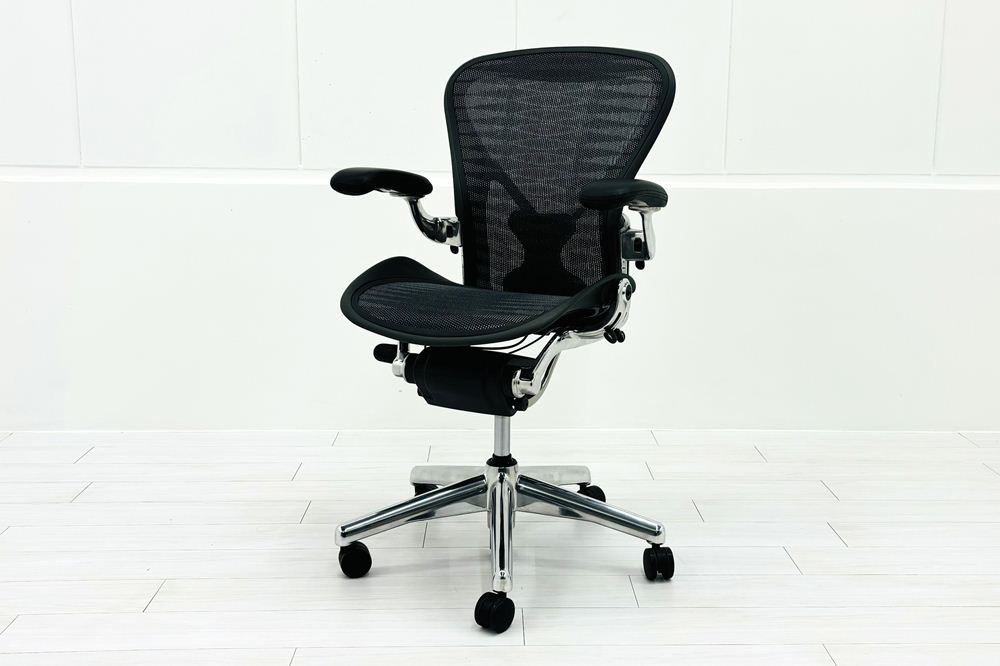 【ポリッシュ脚ピカピカ磨き有！】アーロンチェア 中古 Bサイズ フル装備 タキシードメッシュ ハーマンミラー 肘レバー アルミ脚 レザーアーム Herman Miller Aeron Chairの画像