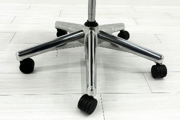 【ポリッシュ脚ピカピカ磨き有！】アーロンチェア 中古 Bサイズ フル装備 タキシードメッシュ ハーマンミラー 肘レバー アルミ脚 レザーアーム Herman Miller Aeron Chairの画像