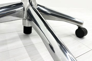 【ポリッシュ脚ピカピカ磨き有！】アーロンチェア 中古 Bサイズ フル装備 タキシードメッシュ ハーマンミラー 肘レバー アルミ脚 レザーアーム Herman Miller Aeron Chairの画像