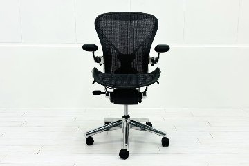 【ポリッシュ脚ピカピカ磨き有！】アーロンチェア 中古 Bサイズ フル装備 タキシードメッシュ ハーマンミラー 肘レバー アルミ脚 レザーアーム Herman Miller Aeron Chairの画像