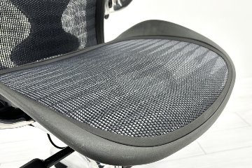 【ポリッシュ脚ピカピカ磨き有！】アーロンチェア 中古 Bサイズ フル装備 タキシードメッシュ ハーマンミラー 肘レバー アルミ脚 レザーアーム Herman Miller Aeron Chairの画像