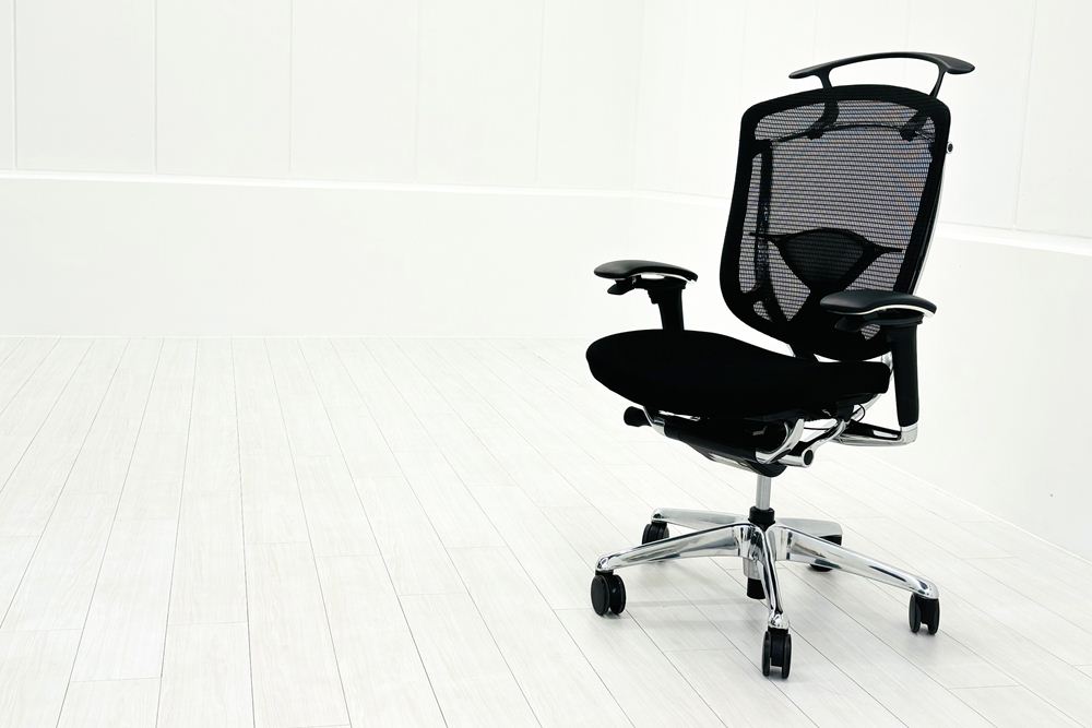 【ポリッシュ脚ピカピカ磨き有！】オカムラ コンテッサセコンダ Contessa seconda 2018年製 中古 高機能チェア 中古オフィス家具 ブラックの画像