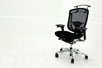 【ポリッシュ脚ピカピカ磨き有！】オカムラ コンテッサセコンダ Contessa seconda 2018年製 中古 高機能チェア 中古オフィス家具 ブラックの画像