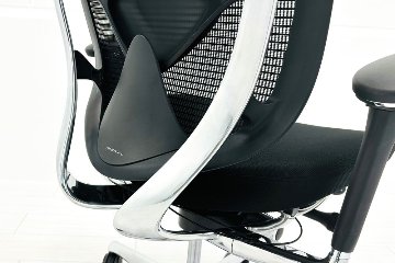 【ポリッシュ脚ピカピカ磨き有！】オカムラ コンテッサセコンダ Contessa seconda 2018年製 中古 高機能チェア 中古オフィス家具 ブラックの画像
