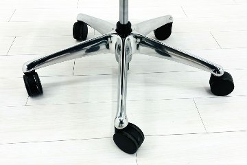 【ポリッシュ脚ピカピカ磨き有！】オカムラ コンテッサセコンダ Contessa seconda 2018年製 中古 高機能チェア 中古オフィス家具 ブラックの画像