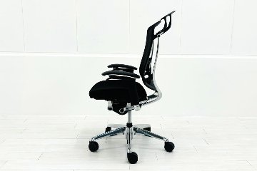 【ポリッシュ脚ピカピカ磨き有！】オカムラ コンテッサセコンダ Contessa seconda 2018年製 中古 高機能チェア 中古オフィス家具 ブラックの画像