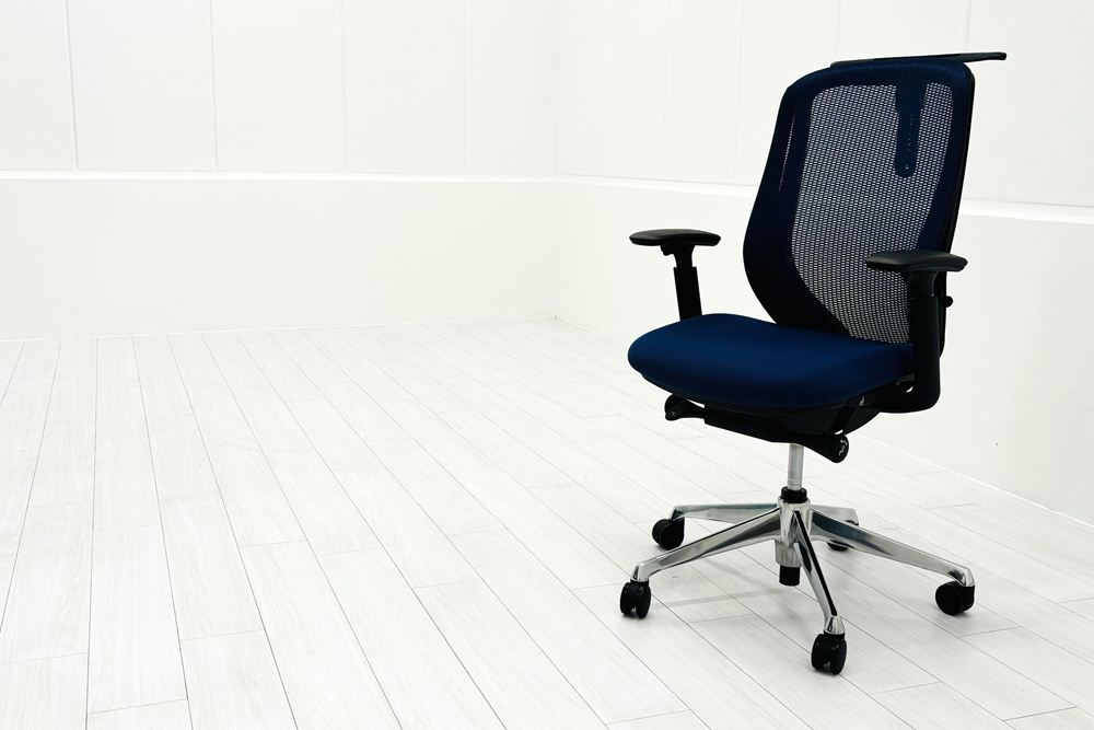 【ポリッシュ脚ピカピカ磨き有！】オカムラ シルフィーチェア 中古 2020年製 ハイバックメッシュ 可動肘 OKAMURA  Sylphy 中古オフィス家具 ミディアムブルーの画像