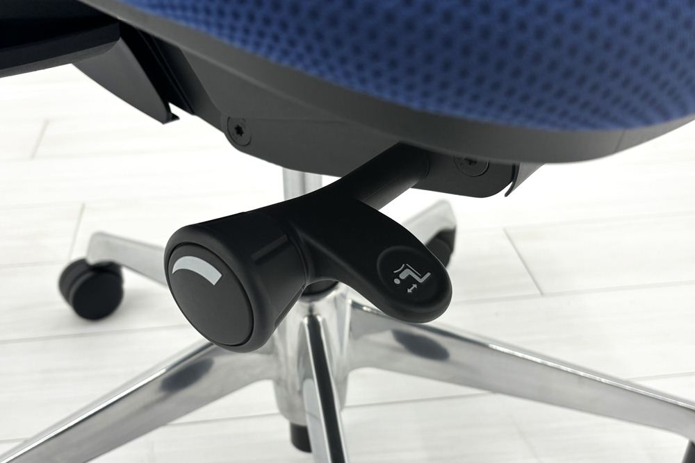 【ポリッシュ脚ピカピカ磨き有！】オカムラ シルフィーチェア 中古 2020年製 ハイバックメッシュ 可動肘 OKAMURA  Sylphy 中古オフィス家具 ミディアムブルーの画像