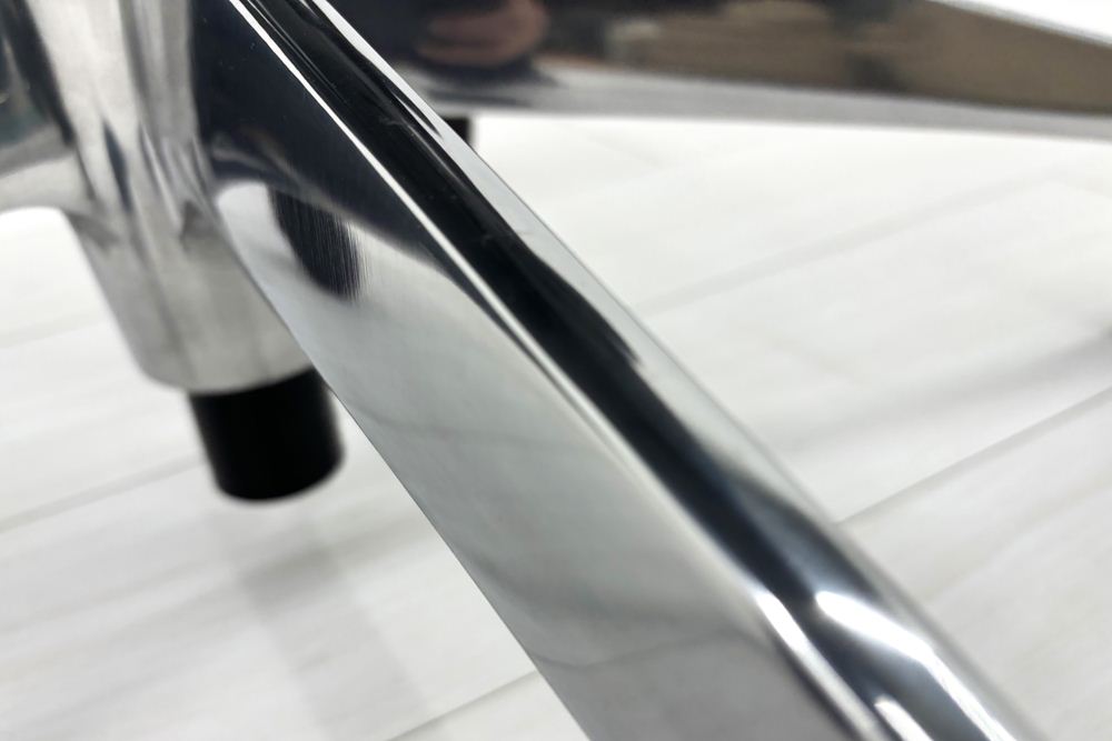 【ポリッシュ脚ピカピカ磨き有！】オカムラ シルフィーチェア 中古 2020年製 ハイバックメッシュ 可動肘 OKAMURA  Sylphy 中古オフィス家具 ミディアムブルーの画像