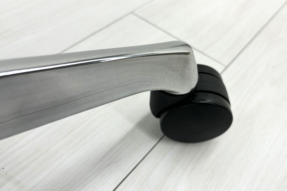 【ポリッシュ脚ピカピカ磨き有！】オカムラ シルフィーチェア 中古 2020年製 ハイバックメッシュ 可動肘 OKAMURA  Sylphy 中古オフィス家具 ミディアムブルーの画像