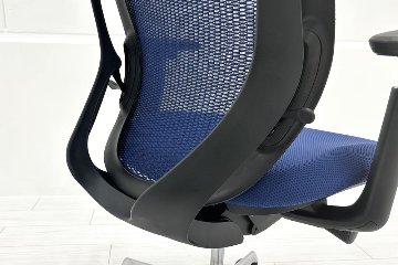 【ポリッシュ脚ピカピカ磨き有！】オカムラ シルフィーチェア 中古 2020年製 ハイバックメッシュ 可動肘 OKAMURA  Sylphy 中古オフィス家具 ミディアムブルーの画像