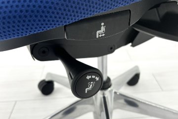 【ポリッシュ脚ピカピカ磨き有！】オカムラ シルフィーチェア 中古 2020年製 ハイバックメッシュ 可動肘 OKAMURA  Sylphy 中古オフィス家具 ミディアムブルーの画像