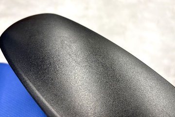 【ポリッシュ脚ピカピカ磨き有！】オカムラ シルフィーチェア 中古 2020年製 ハイバックメッシュ 可動肘  Sylphy 中古オフィス家具 ミディアムブルーの画像