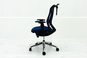 【ポリッシュ脚ピカピカ磨き有！】オカムラ シルフィーチェア 中古 2020年製 ハイバックメッシュ 可動肘 OKAMURA  Sylphy 中古オフィス家具 ミディアムブルーの画像