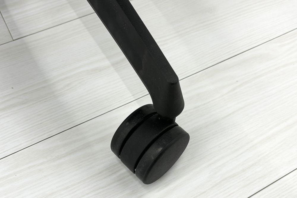 コクヨ デュオラチェア 中古 2017年製 KOKUYO Duora クッション 可動肘 中古オフィス家具 ブラックの画像