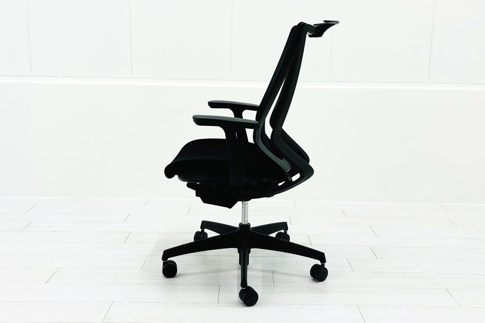 コクヨ デュオラチェア 中古 2017年製 KOKUYO Duora クッション 可動肘 中古オフィス家具 ブラックの画像