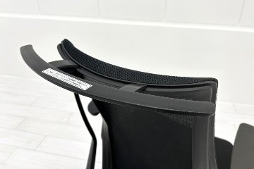 コクヨ デュオラチェア 中古 2017年製 KOKUYO Duora クッション 可動肘 中古オフィス家具 ブラックの画像