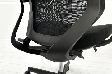 コクヨ デュオラチェア 中古 2017年製 KOKUYO Duora クッション 可動肘 中古オフィス家具 ブラックの画像