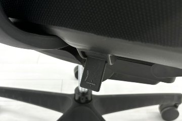 コクヨ デュオラチェア 中古 2017年製 KOKUYO Duora クッション 可動肘 中古オフィス家具 ブラックの画像