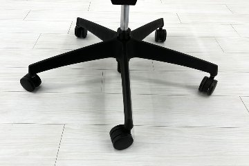 コクヨ デュオラチェア 中古 2017年製 KOKUYO Duora クッション 可動肘 中古オフィス家具 ブラックの画像