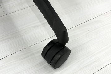 コクヨ デュオラチェア 中古 2017年製 KOKUYO Duora クッション 可動肘 中古オフィス家具 ブラックの画像