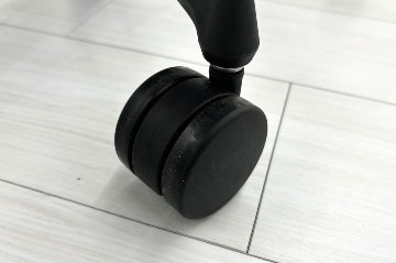 コクヨ デュオラチェア 中古 2017年製 KOKUYO Duora クッション 可動肘 中古オフィス家具 ブラックの画像