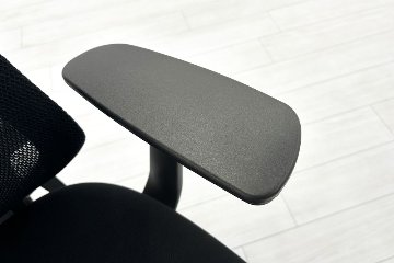 コクヨ デュオラチェア 中古 2017年製 KOKUYO Duora クッション 可動肘 中古オフィス家具 ブラックの画像