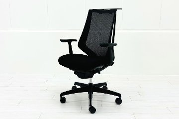 コクヨ デュオラチェア 中古 2017年製 KOKUYO Duora クッション 可動肘 中古オフィス家具 ブラックの画像