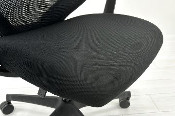 コクヨ デュオラチェア 中古 2017年製 KOKUYO Duora クッション 可動肘 中古オフィス家具 ブラックの画像