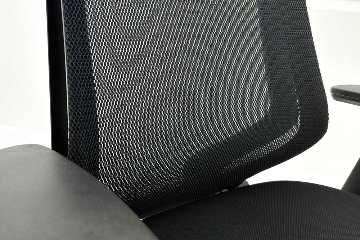 コクヨ デュオラチェア 中古 2017年製 KOKUYO Duora クッション 可動肘 中古オフィス家具 ブラックの画像