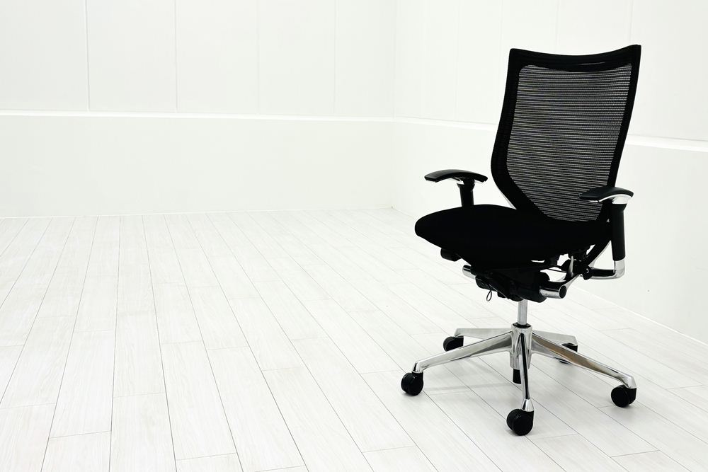 【ポリッシュ脚ピカピカ磨き有！】オカムラ バロンチェア 中古 Baron ブラック 可動肘 ハイバック ポリッシュフレーム 中古オフィス家具 座クッションの画像