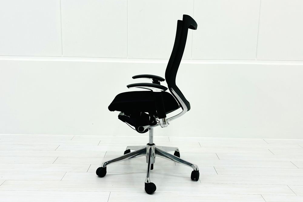 【ポリッシュ脚ピカピカ磨き有！】オカムラ バロンチェア 中古 Baron ブラック 可動肘 ハイバック ポリッシュフレーム 中古オフィス家具 座クッションの画像