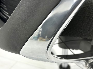 【ポリッシュ脚ピカピカ磨き有！】オカムラ バロンチェア 中古 Baron ブラック 可動肘 ハイバック ポリッシュフレーム 中古オフィス家具 座クッションの画像