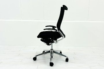 【ポリッシュ脚ピカピカ磨き有！】オカムラ バロンチェア 中古 Baron ブラック 可動肘 ハイバック ポリッシュフレーム 中古オフィス家具 座クッションの画像