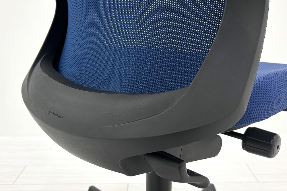 フルーエントチェア 2019年製 中古 オカムラ Fluent 中古オフィス家具 オフィスチェア クッション ハイバック 肘無 ミディアムブルーの画像