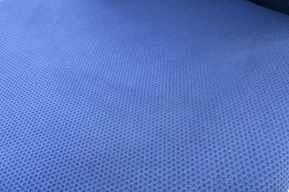 フルーエントチェア 2019年製 中古 オカムラ Fluent 中古オフィス家具 オフィスチェア クッション ハイバック 肘無 ミディアムブルーの画像