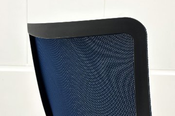 フルーエントチェア 2019年製 中古 オカムラ Fluent 中古オフィス家具 オフィスチェア クッション ハイバック 肘無 ミディアムブルーの画像
