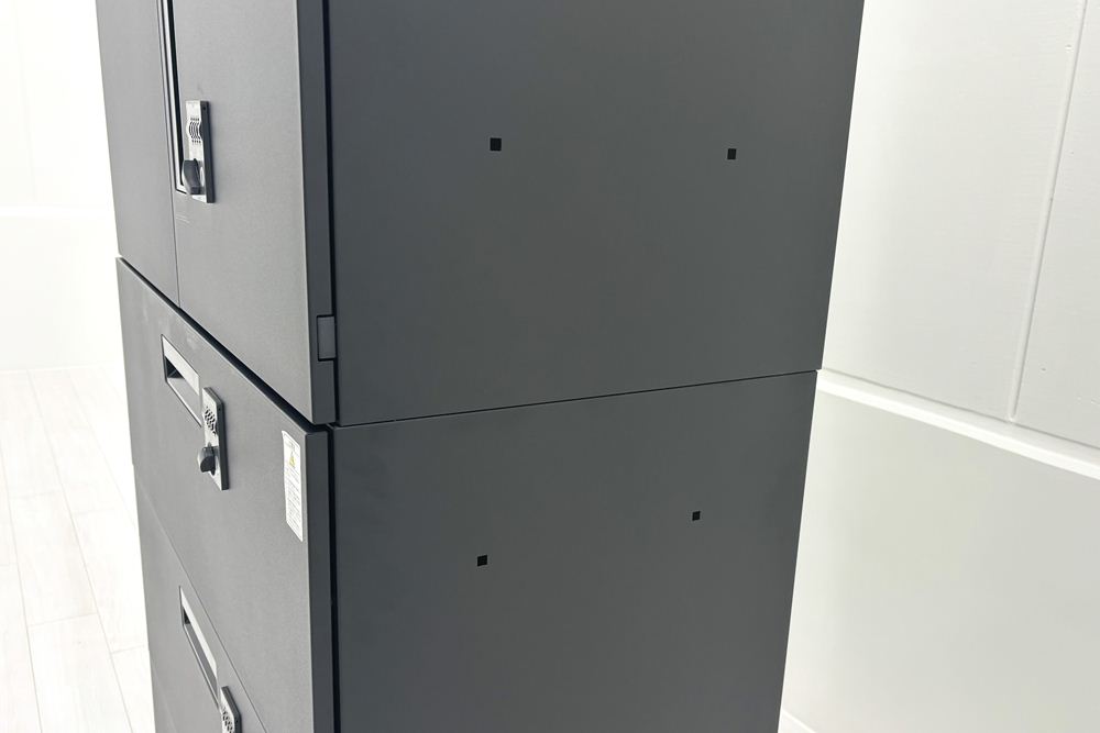 コクヨ エディア 【上下セット】 スチール書庫 3段ラテラル書庫 両開き書庫 中古 収納家具 中古オフィス家具 ブラック ダイヤル錠 900/450/1890の画像