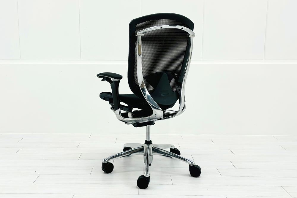 【ポリッシュ脚ピカピカ磨き有！】肘パッド新品交換 コンテッサチェア 中古 オカムラ Contessa 可動肘 中古オフィス家具 ブラック の画像