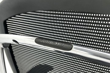 【ポリッシュ脚ピカピカ磨き有！】肘パッド新品交換 コンテッサチェア 中古 オカムラ Contessa 可動肘 中古オフィス家具 ブラック の画像