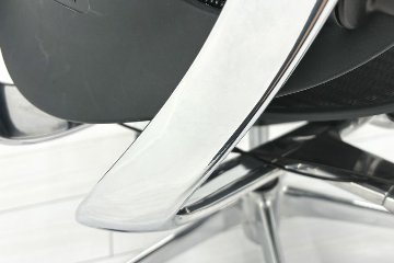 【ポリッシュ脚ピカピカ磨き有！】肘パッド新品交換 コンテッサチェア 中古 オカムラ Contessa 可動肘 中古オフィス家具 ブラック の画像