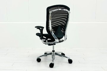 【ポリッシュ脚ピカピカ磨き有！】肘パッド新品交換 コンテッサチェア 中古 オカムラ Contessa 可動肘 中古オフィス家具 ブラック の画像