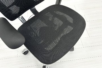 【ポリッシュ脚ピカピカ磨き有！】肘パッド新品交換 コンテッサチェア 中古 オカムラ Contessa 可動肘 中古オフィス家具 ブラック の画像
