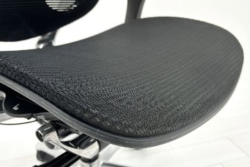 【ポリッシュ脚ピカピカ磨き有！】肘パッド新品交換 コンテッサチェア 中古 オカムラ Contessa 可動肘 中古オフィス家具 ブラック の画像