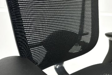 【ポリッシュ脚ピカピカ磨き有！】肘パッド新品交換 コンテッサチェア 中古 オカムラ Contessa 可動肘 中古オフィス家具 ブラック の画像