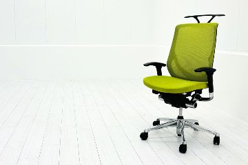 【ポリッシュ脚ピカピカ磨き有！】オカムラ ゼファーチェア 中古 中古オフィス家具 Zephyr 座クッション 背メッシュ 可動肘 グリーンの画像