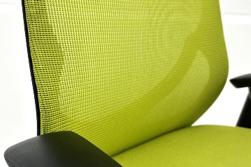 【ポリッシュ脚ピカピカ磨き有！】オカムラ ゼファーチェア 中古 中古オフィス家具 Zephyr 座クッション 背メッシュ 可動肘 グリーンの画像