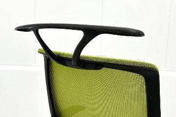 【ポリッシュ脚ピカピカ磨き有！】オカムラ ゼファーチェア 中古 中古オフィス家具 Zephyr 座クッション 背メッシュ 可動肘 グリーンの画像
